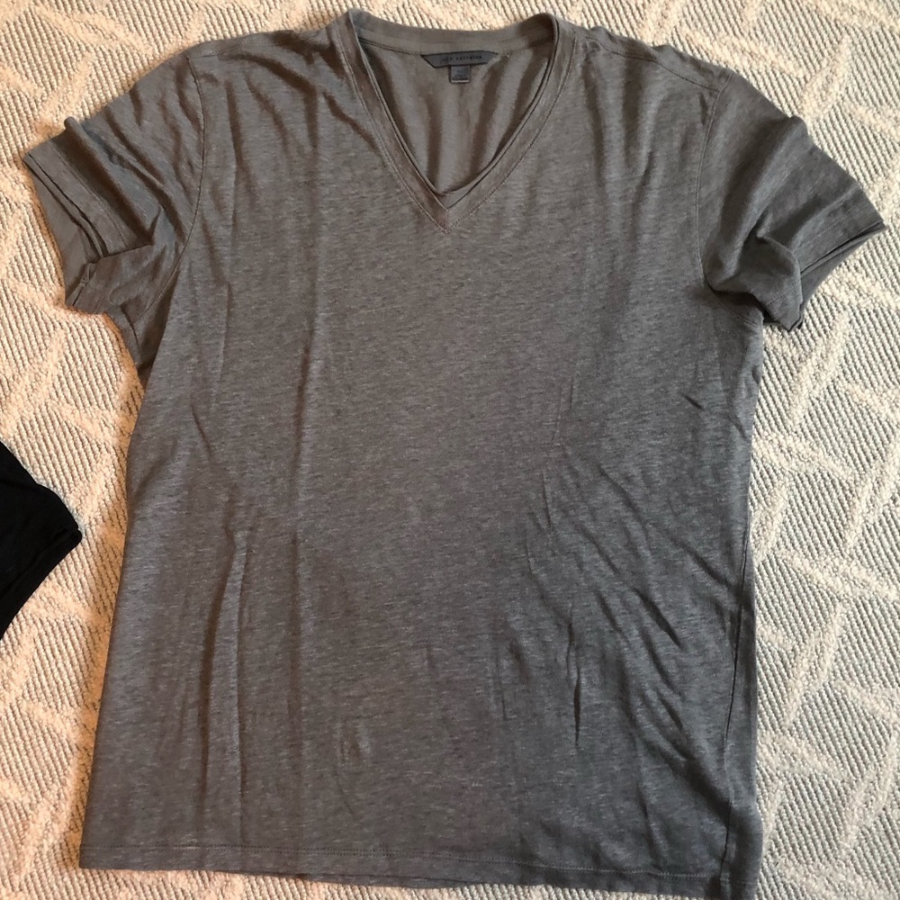 John varvatos men’s linen tee great condition.